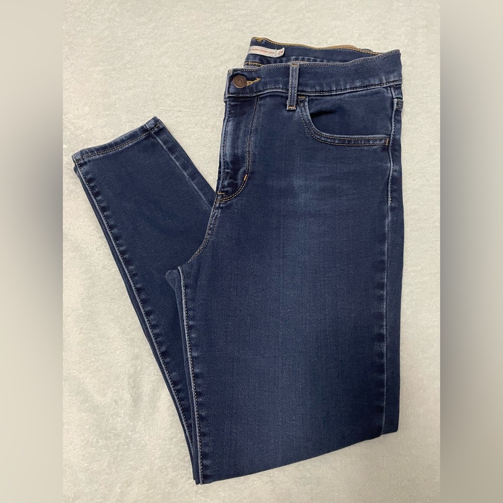 Levi's women’s Deep Indigo Skinny Jeans